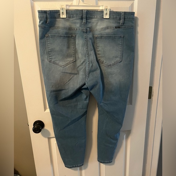 Kancan Distressed Blue Jeans Women’s Size 3XL Light Wash - Picture 3 of 6